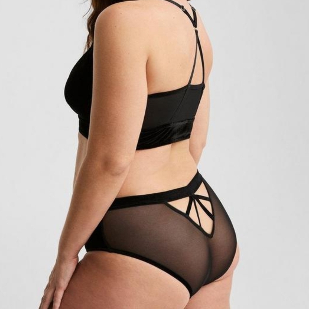 NEW Torrid Women's Size 4X Black Velour & Mesh Hipster Panty with Cage Back